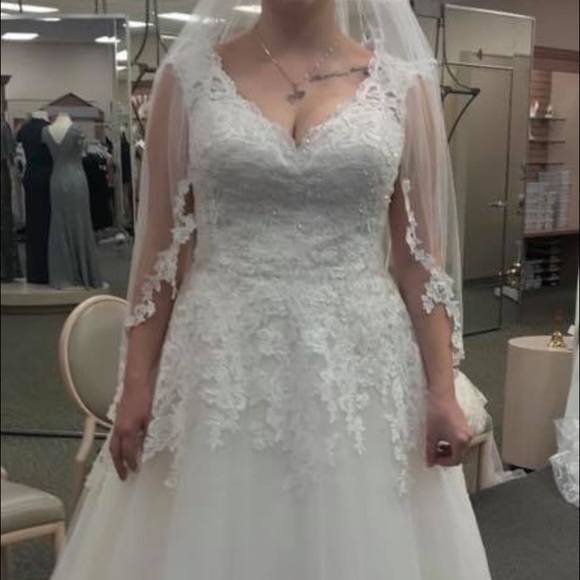 Wedding Dress - Picture 2 of 4
